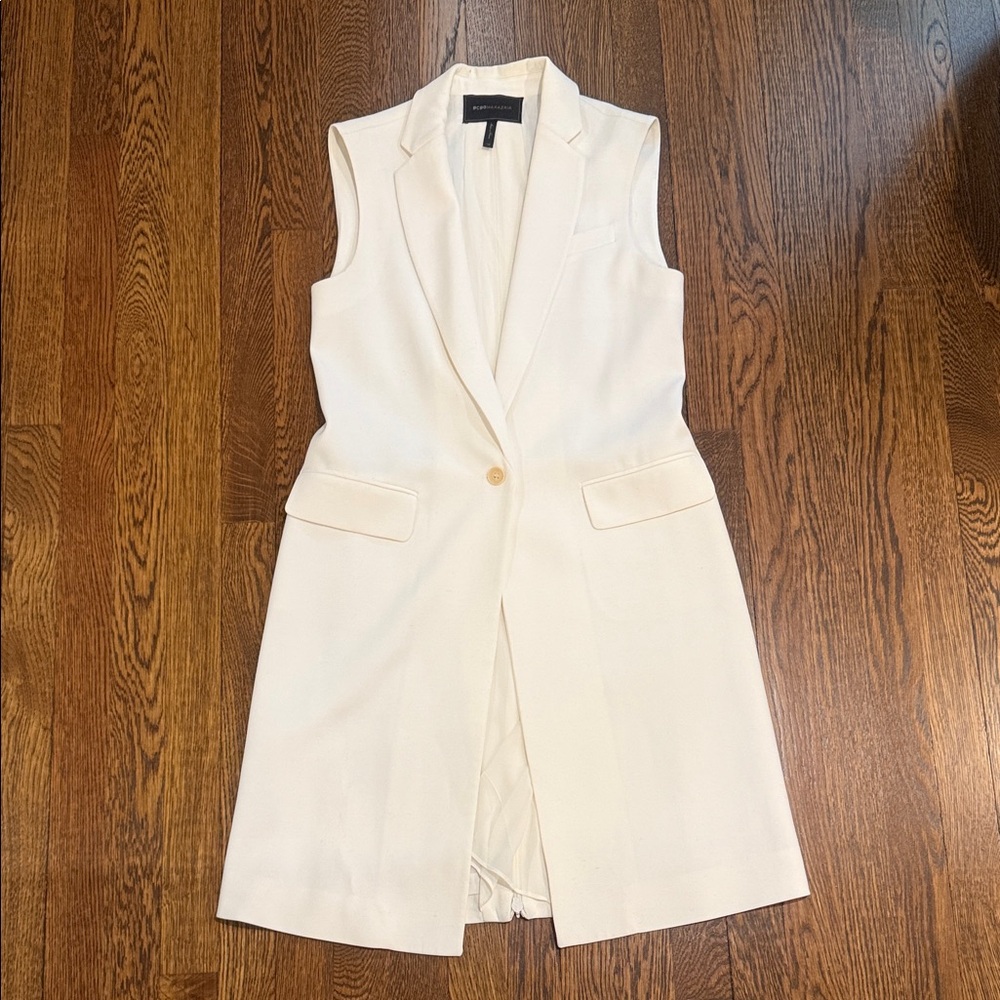 BCBGMaxAzria Cream Sleeveless Blazer Vest